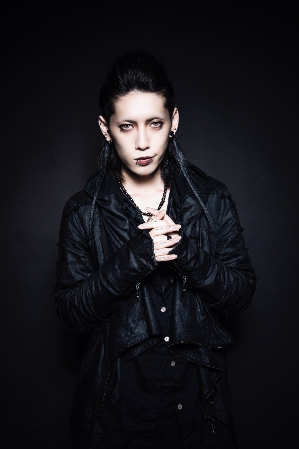 モデル
鴉-karas-